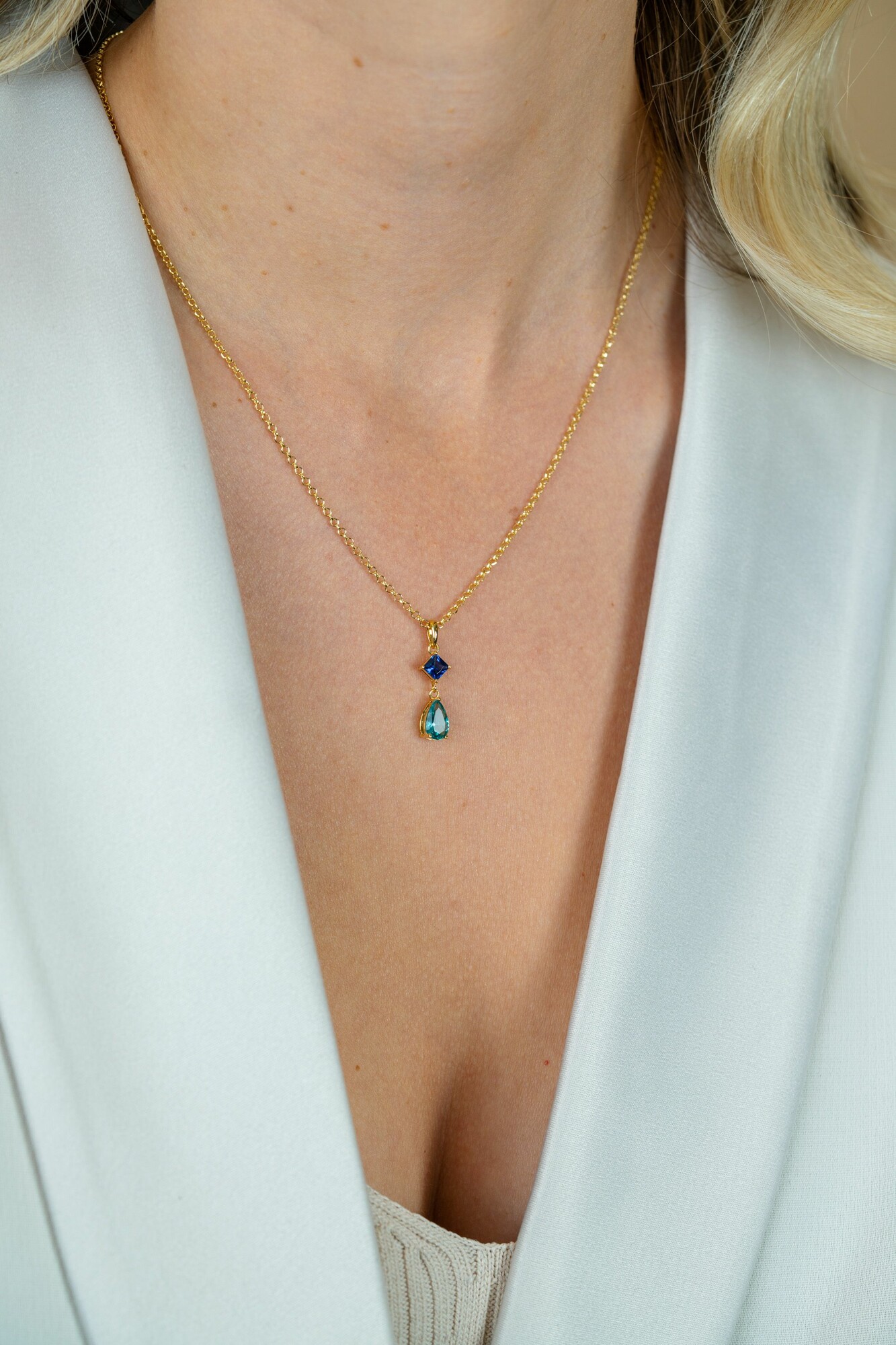 ZINZI gold plated zilveren ketting 42-45cm met luxe peervormige turquoise hanger en blauwe ruitvorm ZIC2745