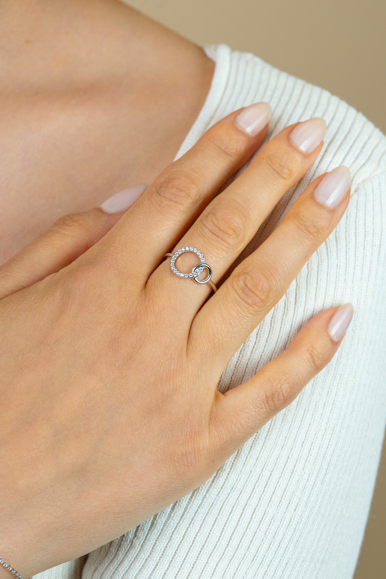 ZINZI zilveren ring 2 ronde vormen verbonden wit ZIR1782
