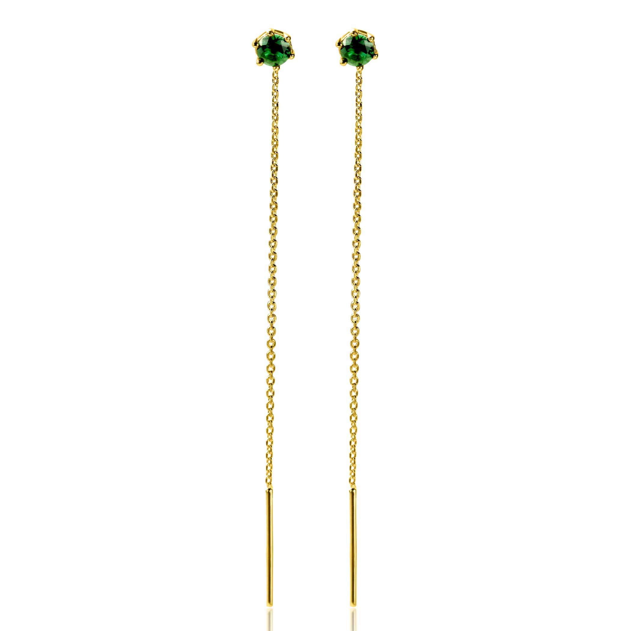 80mm ZINZI gold plated zilveren doortrek oorbellen met chatonzetting 5mm groene kleursteen en sierlijk kettinkje ZIO2576GG
