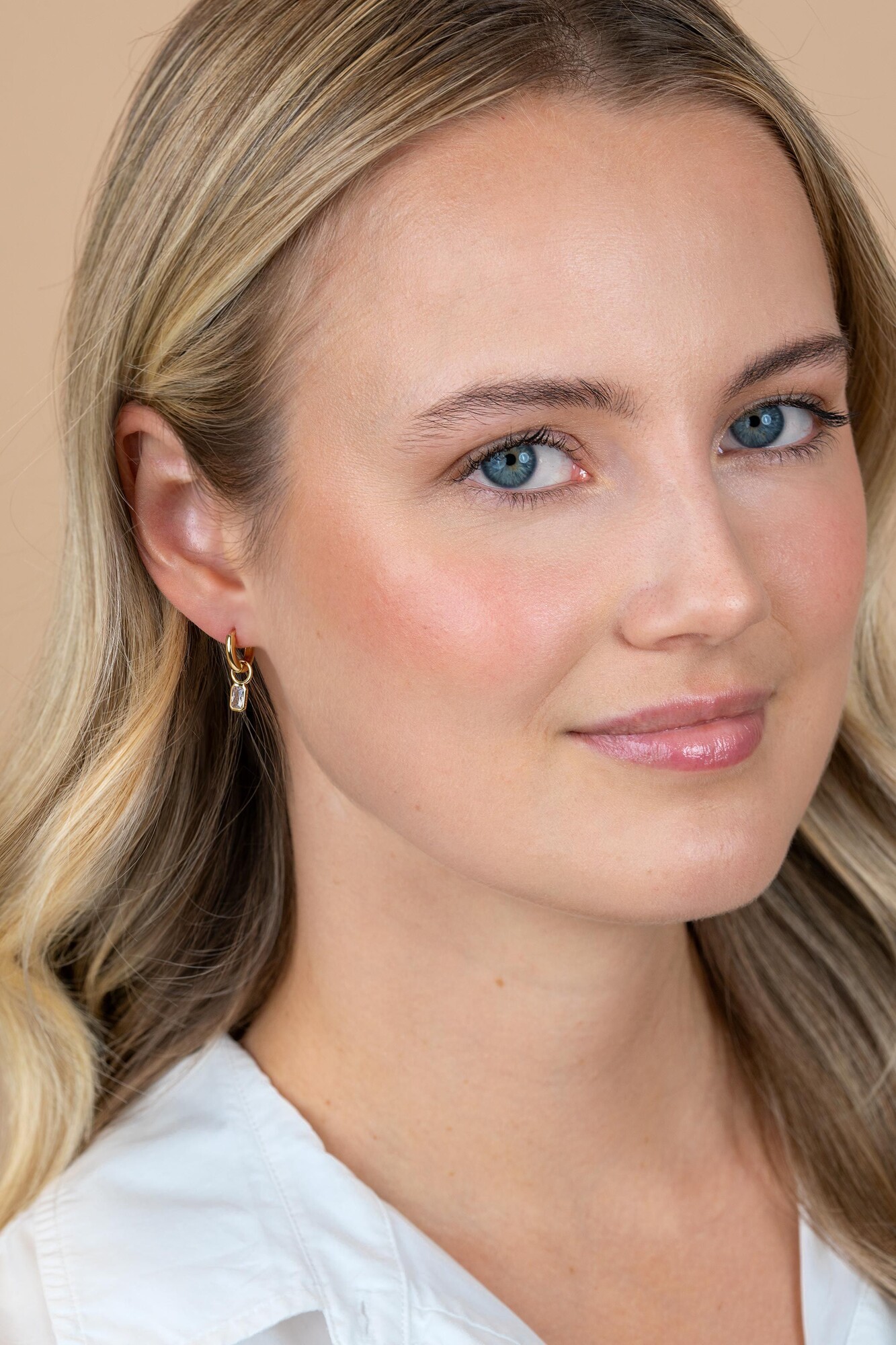 6mm ZINZI goldplated zilveren oorbedels met baguette-geslepen zirkonia in achthoekige zetting ZICH2826 (zonder oorringen)