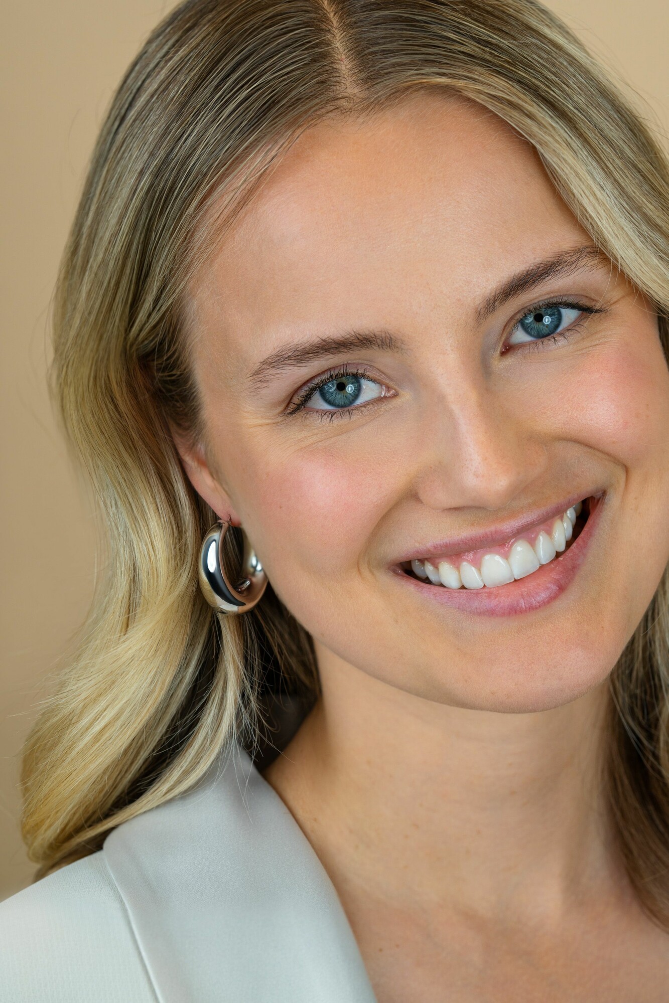 31mm ZINZI zilveren oorringen met brede buis (9mm) en ovaal model, handige bovensluiting  ZIO2750