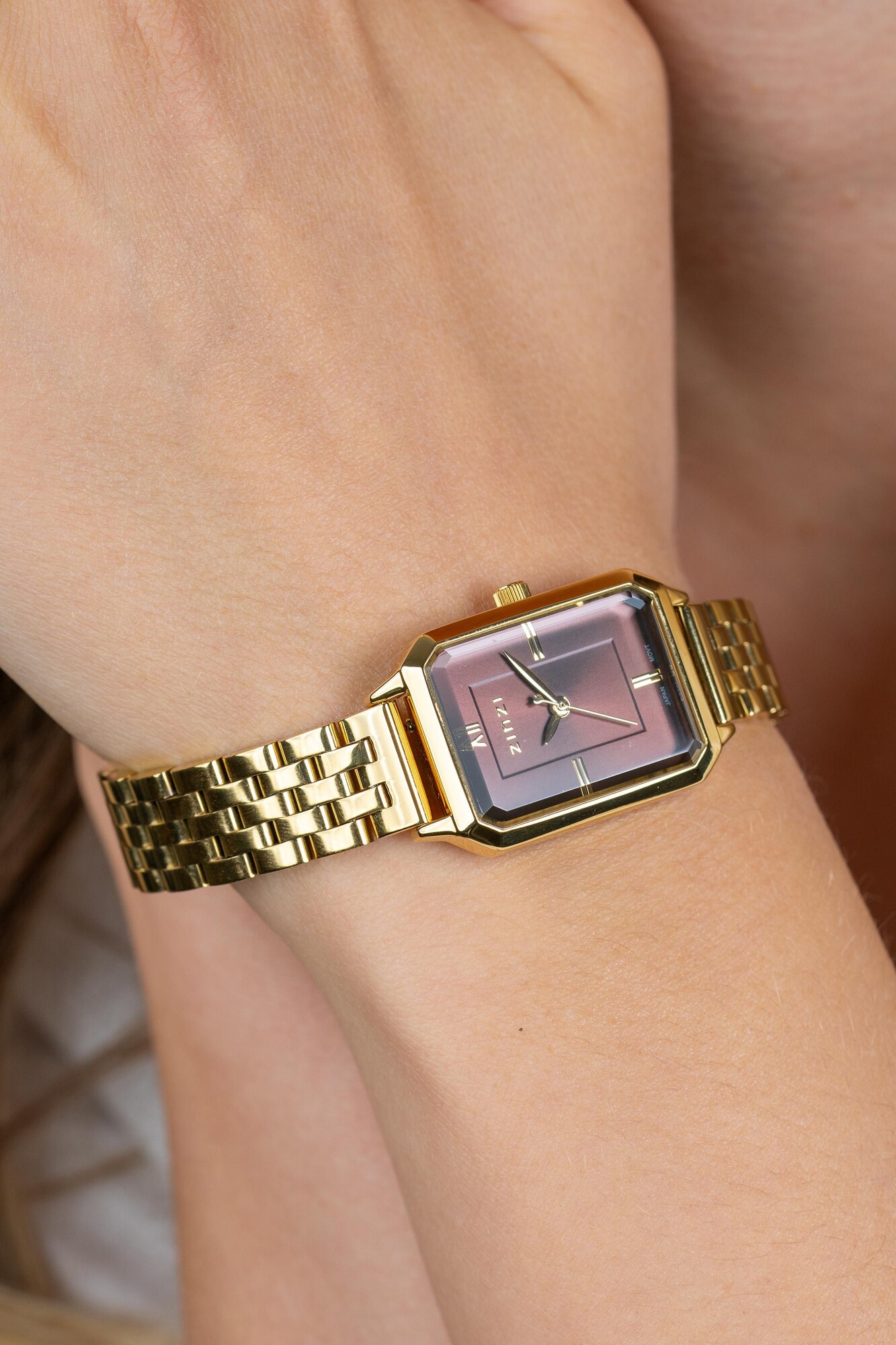 ZINZI Allure horloge 30mm achthoekige kast, bruine wijzerplaat, geelgoudkleurige stalen kast en band, Japans uurwerk ZIW2536
