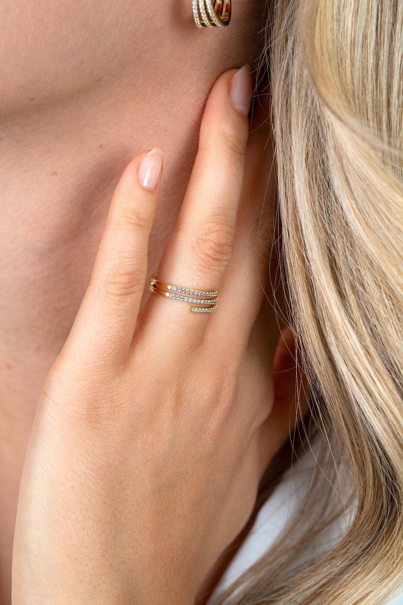 ZINZI goldplated zilveren multi-look ring (6mm breed) met 3 banen bezet met witte zirkonia’s ZIR2727YC