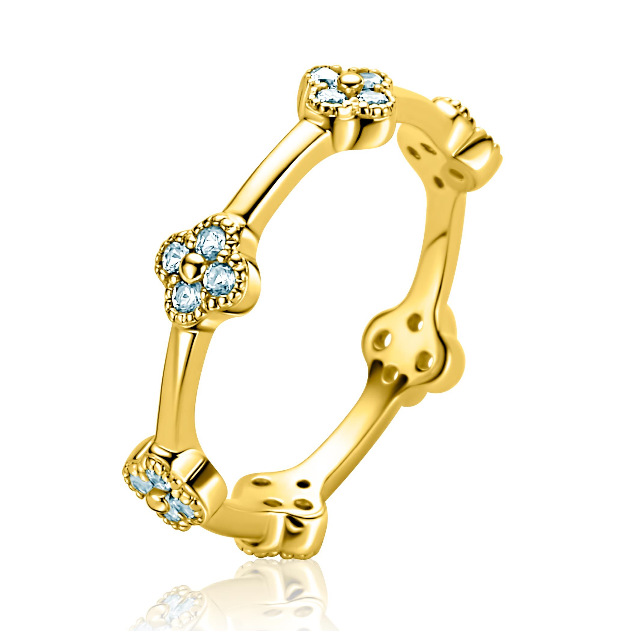ZINZI gold plated zilveren ring (5mm breed) met lichtblauwe klavers ZIR2662