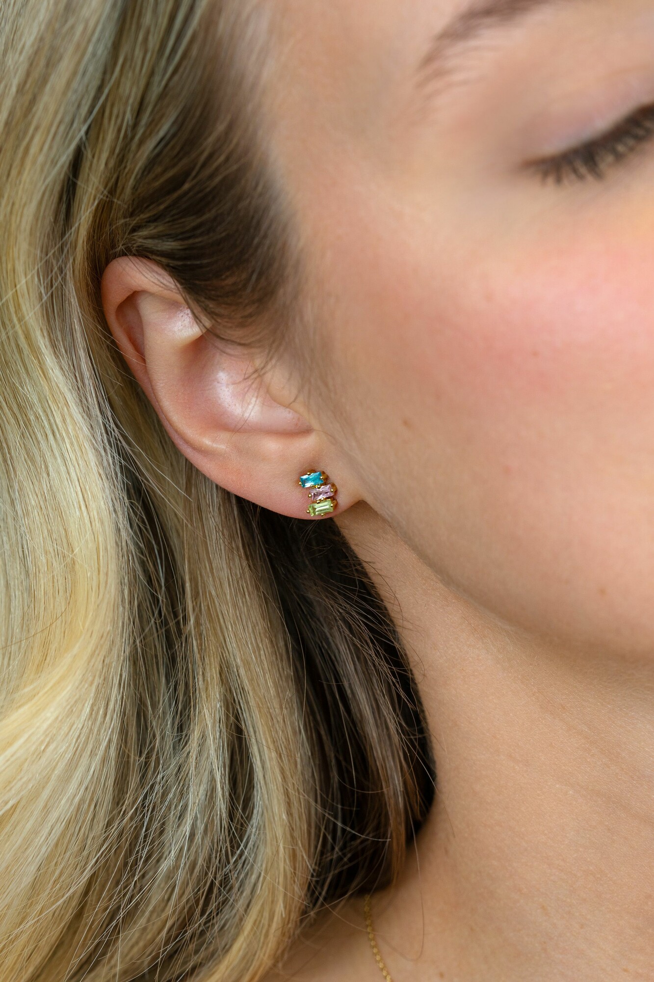 8mm ZINZI gold plated zilveren oorstekers driekleurige baguette zirkonia ZIO2739