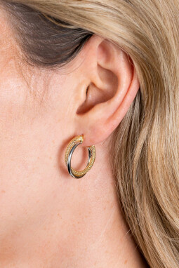 19mm ZINZI Gold 14 krt gouden bicolor oorringen waarbij sierlijk twee buizen over elkaar lopen. Voor een mooie multi-look uitstraling. ZGO336
