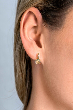 12mm ZINZI Gold 14 krt gouden oorsieraden 12mm met vierkante kleursteen in 6,5mm bezet met lichtgroen amethist ZGO376