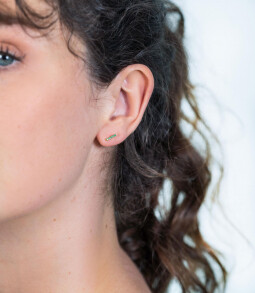 ZINZI zilveren geelvergulde oorknoppen staafje groen 8mm ZIO1689GG
