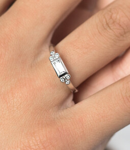 ZINZI zilveren ring rechthoek rond wit ZIR1820