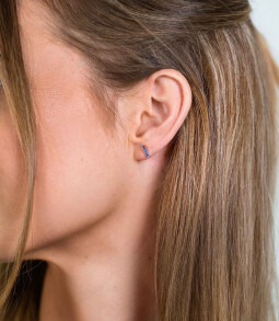 ZINZI zilveren oorknoppen staafje blauw 8mm ZIO1689B