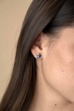 10mm ZINZI zilveren oorstekers rechthoekige vormen, bezet met licht groene en blauwe kleurstenen ZIO2496