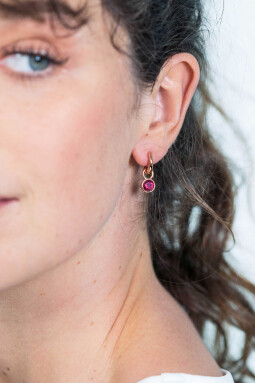 ZINZI zilveren oorbedels rosé verguld 7mm rond donkerrood ZICH1486RR (zonder oorringen)