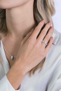 ZINZI zilveren chique ring bezet met verschillende vormen witte zirconia's ZIR2118