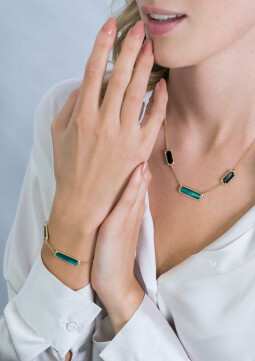 ZINZI zilveren fantasie armband 14K geel verguld met rechthoekige kleurstenen groen/zwart 18-21cm ZIA2112