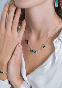 ZINZI zilveren fantasie collier 14K geel verguld met grote rechthoekige kleurstenen groen/zwart 42-45cm ZIC2112