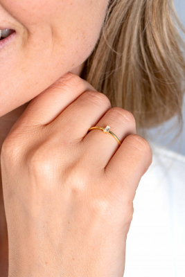 ZINZI Gold 14 krt gouden ring bezet met een witte zirconia in rechthoek-zetting (4,2mm) ZGR369C