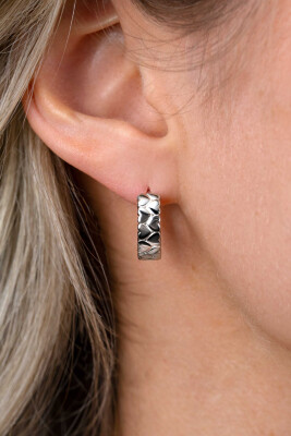 16mm ZINZI zilveren oorringen met twee rijen aaneengeschakelde gladde hartjes, 5mm buisdikte en luxe klapsluiting  ZIO2882