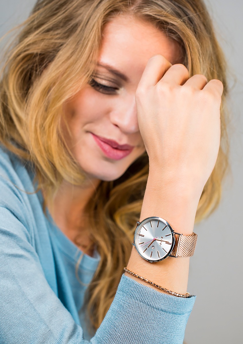 ZINZI Retro horloge zilver gekleurde wijzerplaat en kast  met rosé wijzers stalen roségoudkleurige mesh band 38mm extra dun ZIW412MR